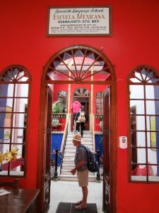 Guanajuato -- Escuela Mexicana entryway