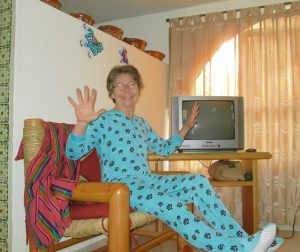 In my new apartment she modeled the "froggy" pj's she'd found at the Tianguis (huge Tuesday market), like a happy kid