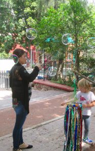 A bubble vendor in Parque Juarez